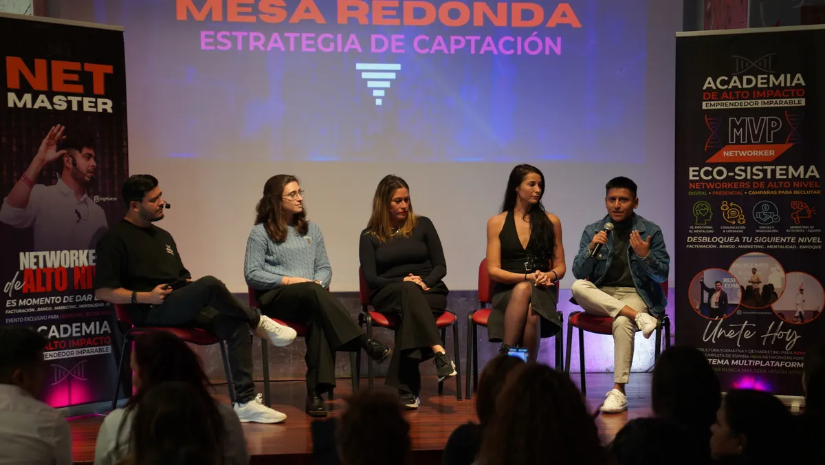 Mesa redonda sobre estrategia de captación en un evento NET Master de la Academia de Alto Impacto